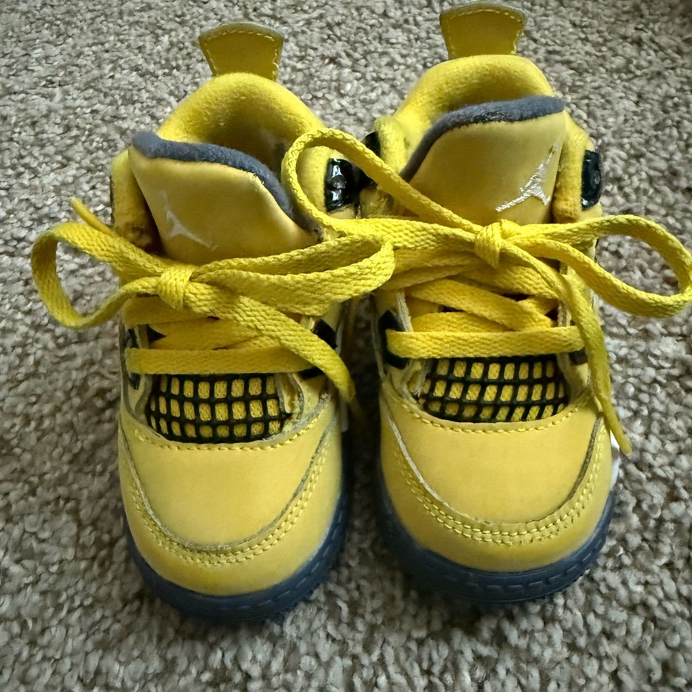 Jordan 4 lighting yellow